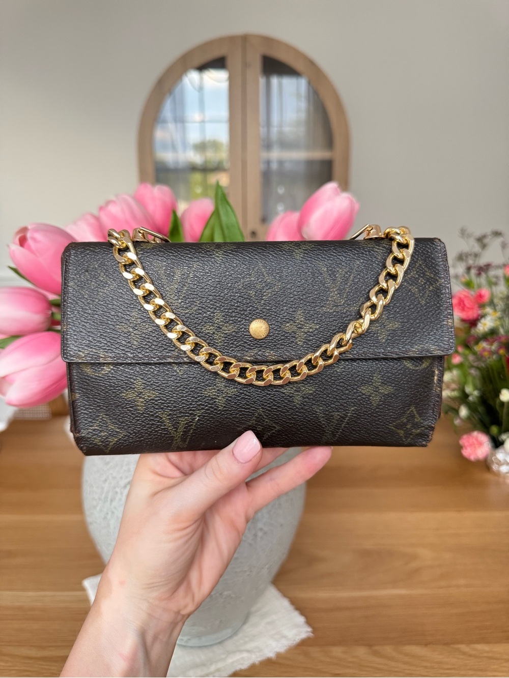 ✅AUTH✅LOUIS VUITTON WALLET IN A CHAIN